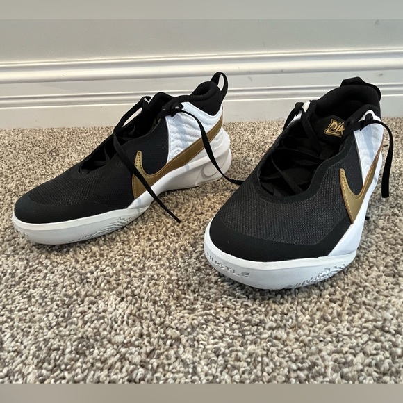 Nike Boy (5y) Team Hustle Athletic Shoe NIB - Picture 6 of 7